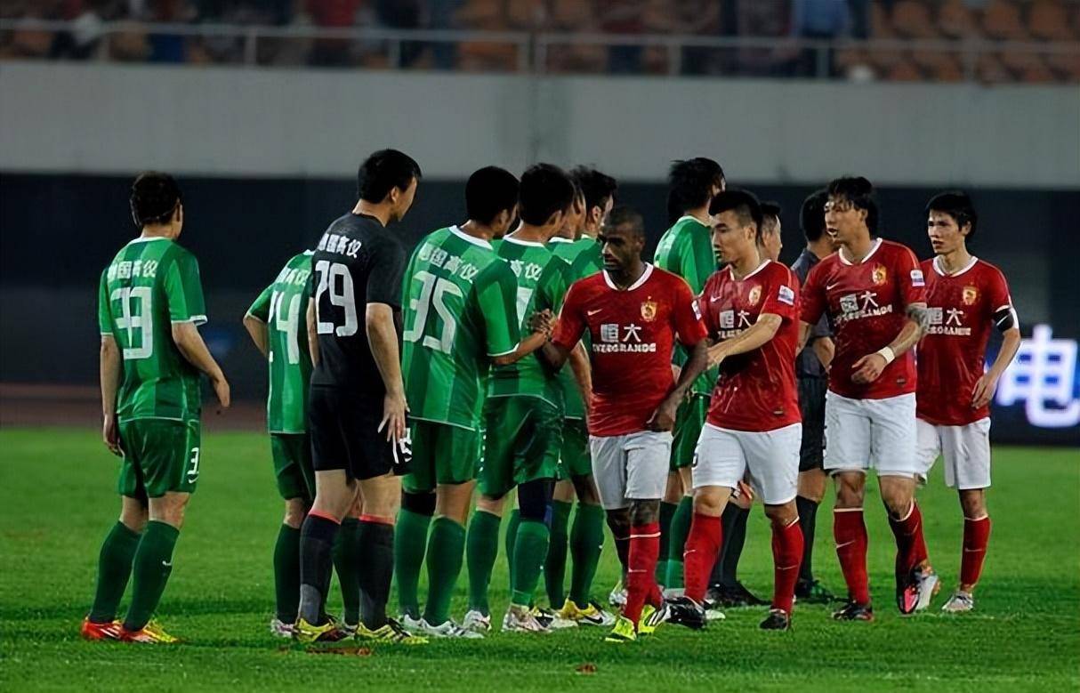 四川队阵容调整频繁，战绩起伏不定